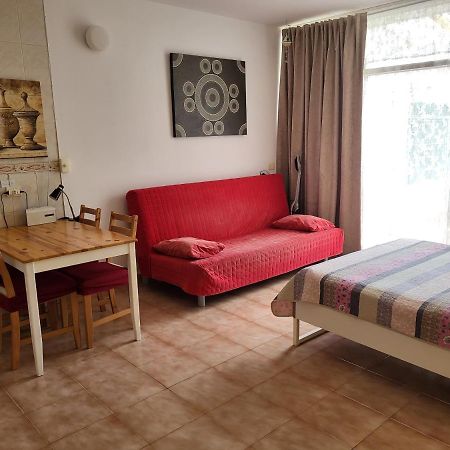 Studio With Garden Арона Экстерьер фото