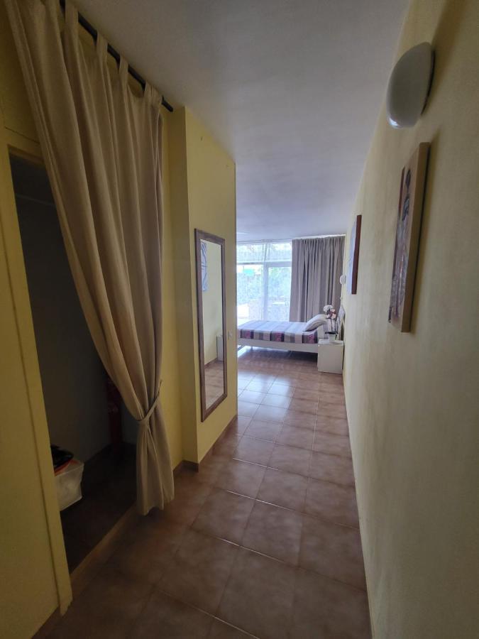 Studio With Garden Арона Экстерьер фото