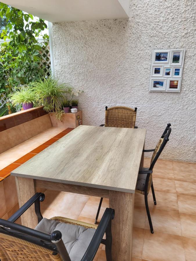 Studio With Garden Арона Экстерьер фото